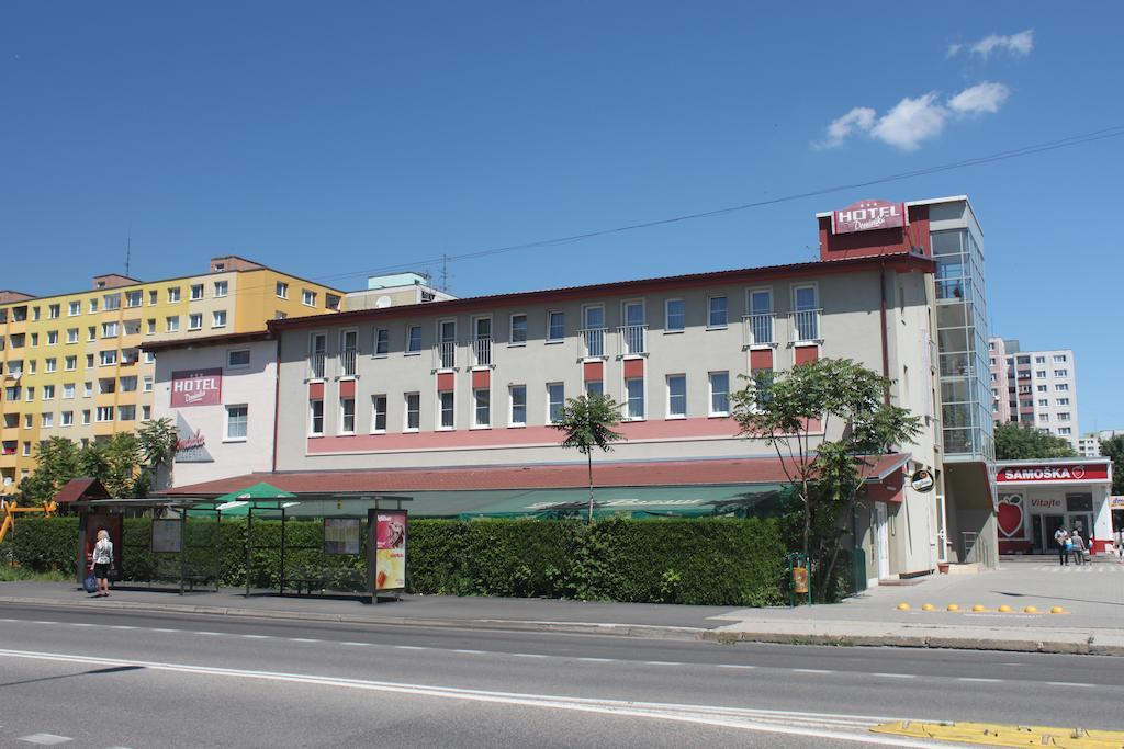 Hotel Dominika Bratislava Exterior photo
